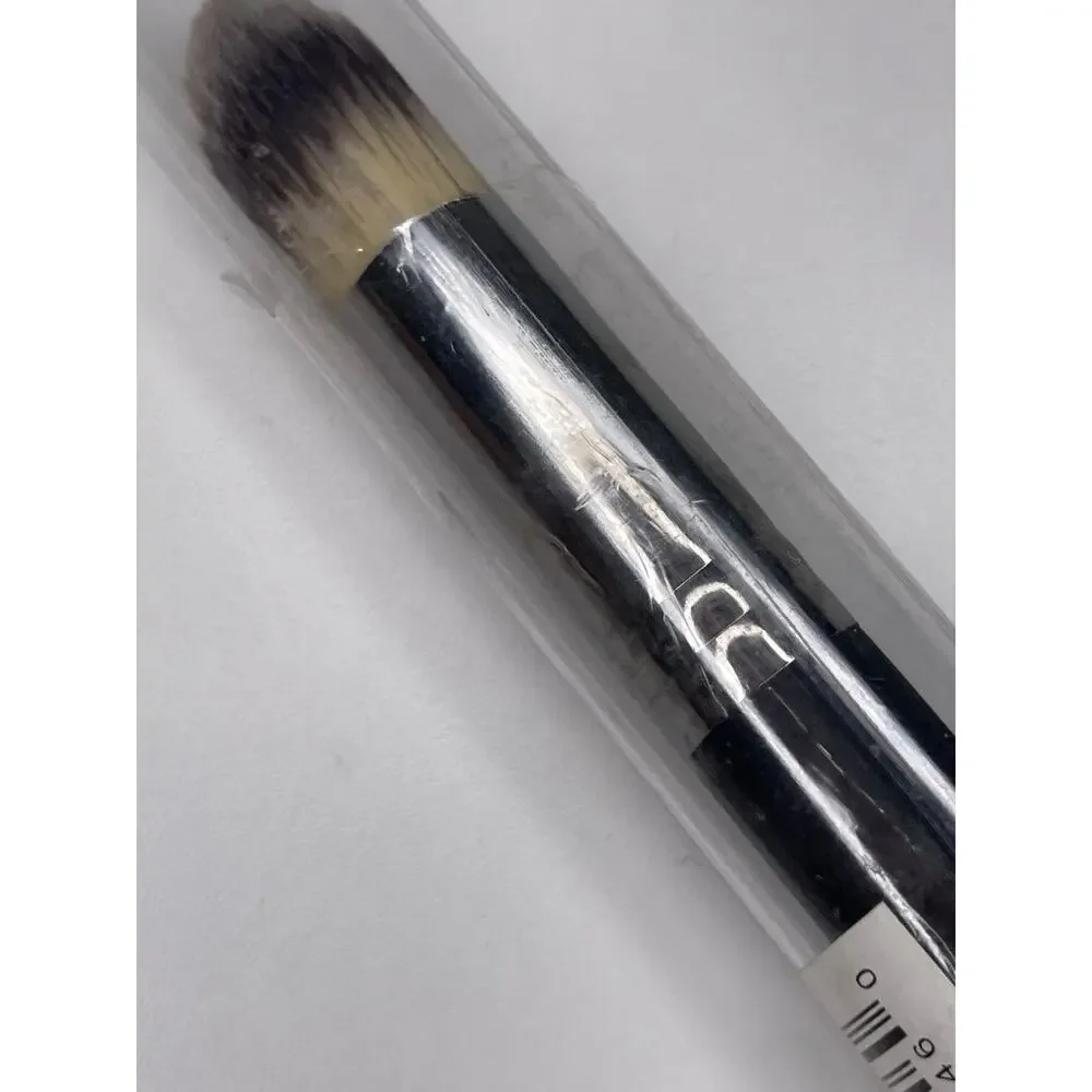 IT Cosmetics — Heavenly Luxe Pointed Precision Complexion Makeup Brush #11 — NEW